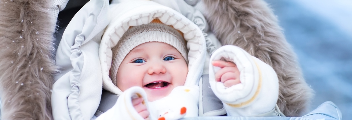 Erkältungen bei Kindern können eine lästige Angelegenheit sein, insbesondere für besorgte Eltern, die alles tun möchten, um ihren Kindern zu helfen, gesund zu bleiben. Glücklicherweise gibt es einige einfache Maßnahmen, die Sie ergreifen können, um das Risiko einer Erkältung bei Ihrem Kind zu minimieren.