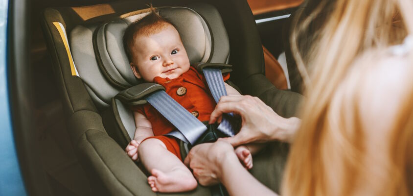 Die Sicherheit deines Babys ist das Wichtigste, besonders wenn es um Autofahrten geht. Ein guter Kindersitz ist von entscheidender Bedeutung, um dein Baby auf längeren Fahrten sicher und bequem zu transportieren.
