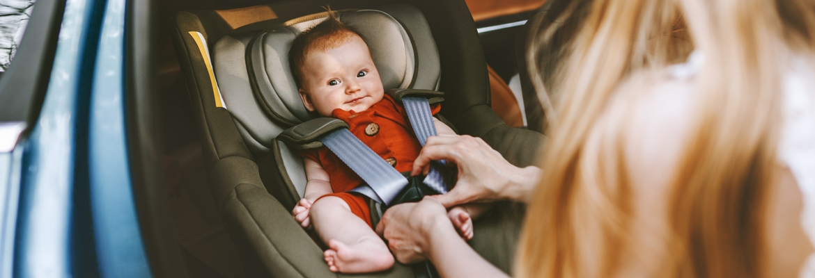 Die Sicherheit deines Babys ist das Wichtigste, besonders wenn es um Autofahrten geht. Ein guter Kindersitz ist von entscheidender Bedeutung, um dein Baby auf längeren Fahrten sicher und bequem zu transportieren.