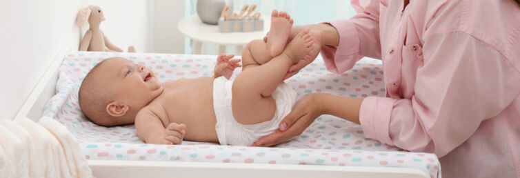 Ein sicherer und komfortabler Wickelplatz ist für den Alltag mit Ihrem Baby unerlässlich. Bevor Ihr kleines Wunder geboren wird, sollten Sie über die Ausstattung Ihres Wickelbereichs nachdenken.