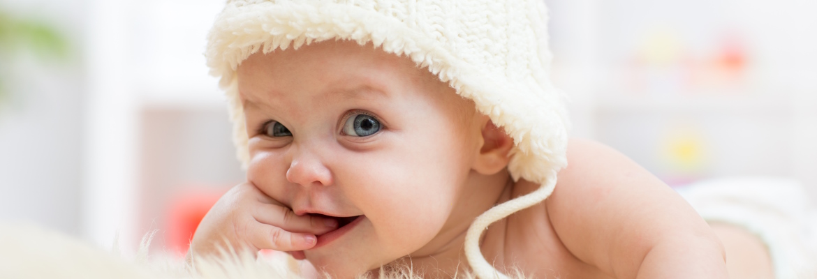 Das erste Lebensjahr ist eine aufregende Zeit, in der die körperliche Entwicklung Deines Babys rasant voranschreitet.